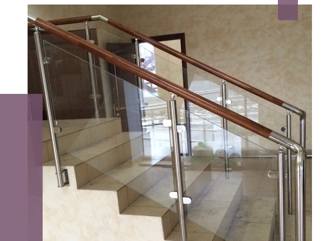 Комбинированные перила из металла и дерева в Белебее