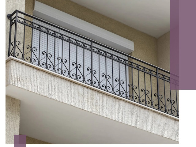 Балконные ограждения из металла и стекла в Белебее для домов